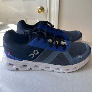 Never worn On Cloudrunner men’s 10.5 size shoes. Great colors ready for Spring!